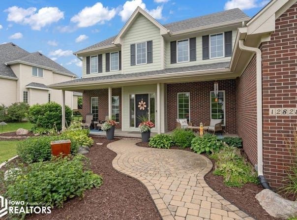 12828 Timberline Drive, Urbandale, IA 50323