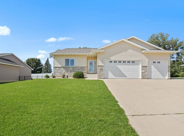 570 W Central Street, Raymond, IA 50667