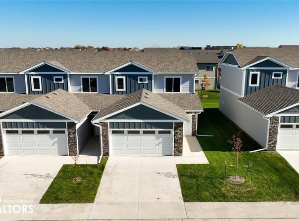 243 NW Waverly Drive, Waukee, IA 50263