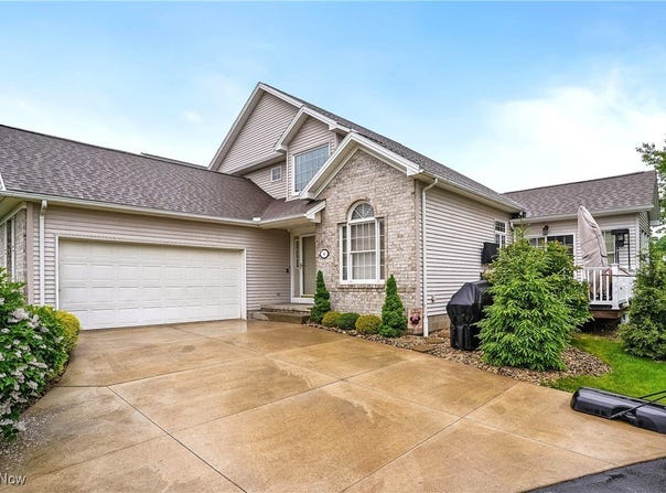8550 Ivy Hill Drive unit: 16, Poland, OH 44514
