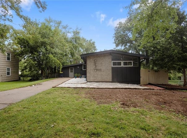 6100 E 97th Street, Kansas City, MO 64134