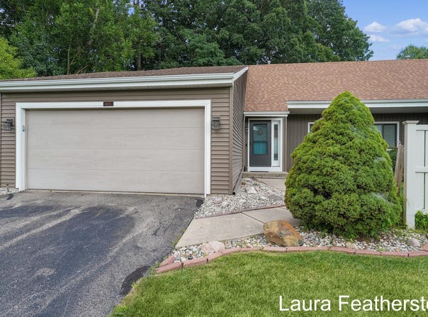 6673 Bella Vista Drive NE, Rockford, MI 49341