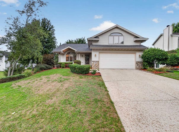 5904 Red Oak Trail, McFarland, WI 53558