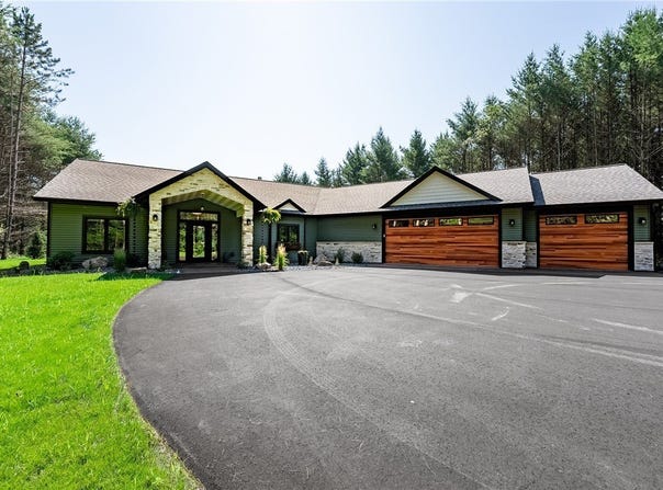 6745 S Lowes Creek Road, Eau Claire, WI 54701