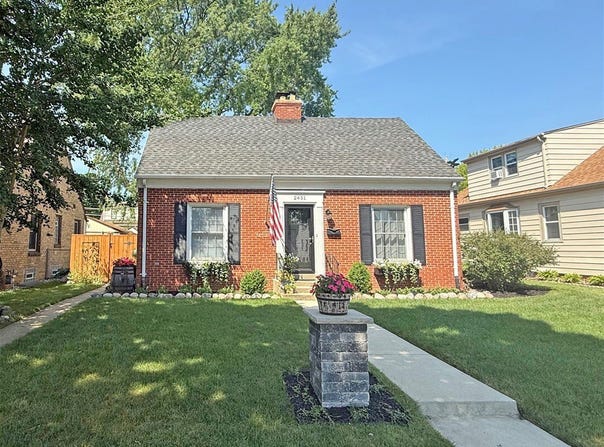 2451 S 59th St, West Allis, WI 53219
