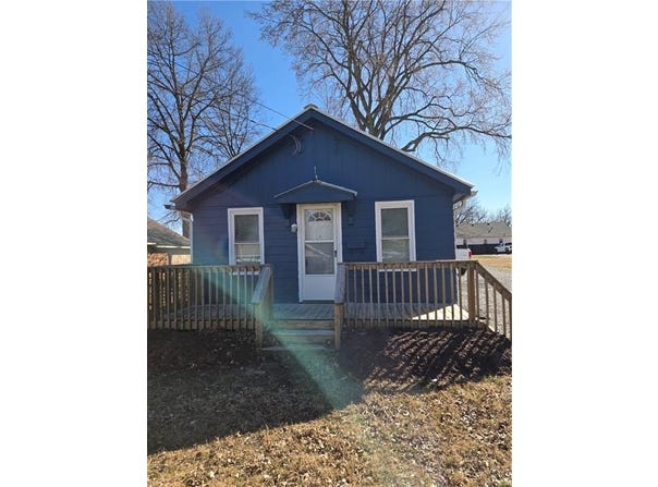 206 E College Street, Clinton, MO 64735