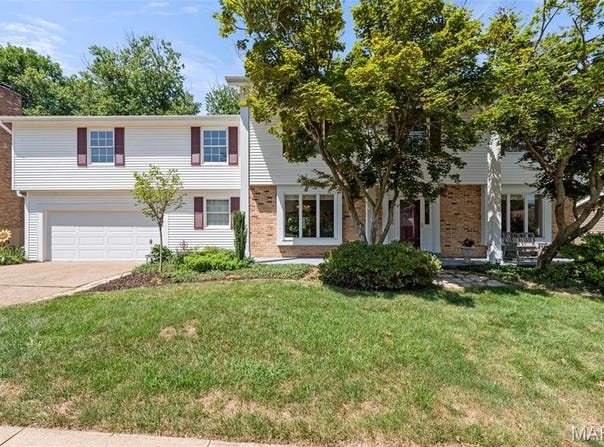 1806 Summer Lake Drive, Chesterfield, MO 63017