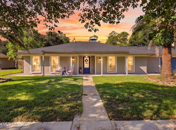 105 Johnson Street, Waveland, MS 39576