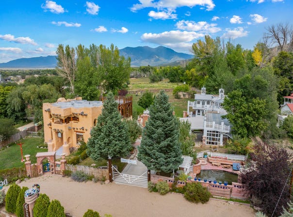 939 Kit Carson Road, Taos, NM 87571