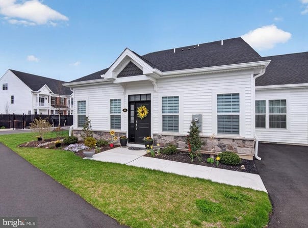 83 CEDAR CIRCLE, LEVITTOWN, PA 19055