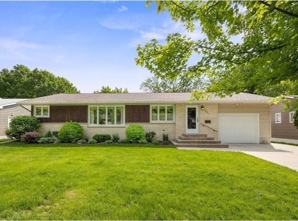1045 Jefferson Street SE, Hutchinson, MN 55350