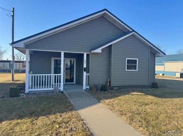 506 E Main Street, Kahoka, MO 63445
