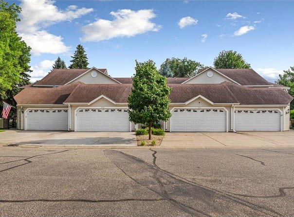 994 Hill Court, Shoreview, MN 55126
