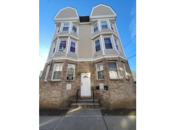 10 Franklin Ave, Harrison Town, NJ 07029-1658