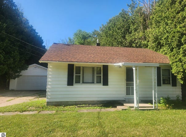 340 North Street, Standish, MI 48658