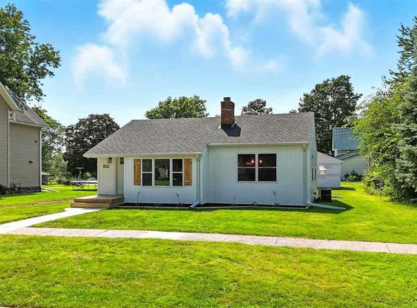 1103 N Iowa Ave, IA 52353