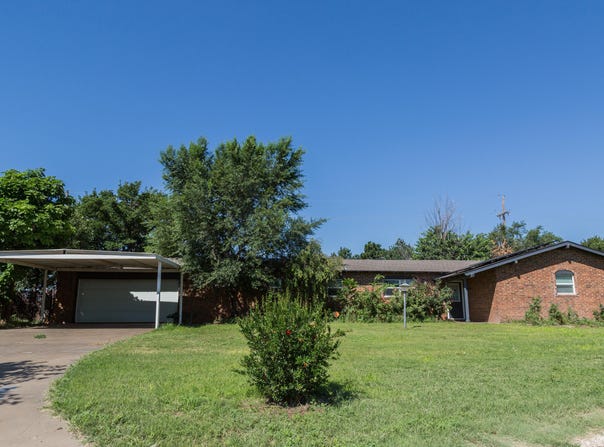 7005 Pleasant Hill Circle, Plainview, TX 79072