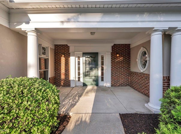 8635 Alexandra Drive unit: 8B, North Royalton, OH 44133