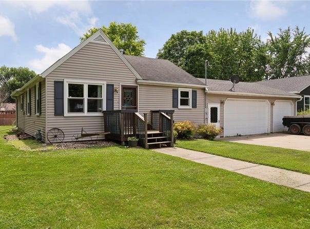 415 E Washington Street, Le Center, MN 56057