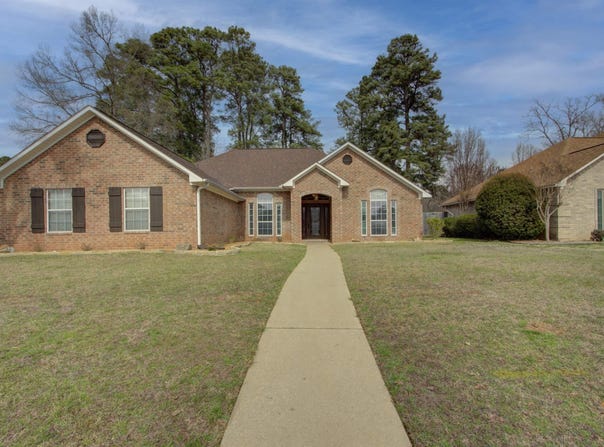 122 Corley Circle, Wake Village, TX 75501