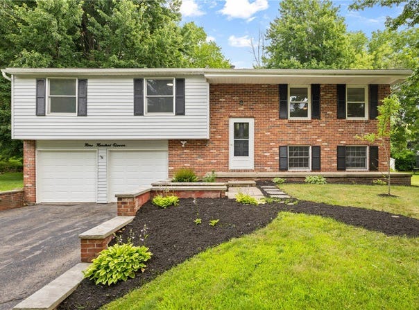 911 COPPERKETTLE Road, Webster, NY 14580