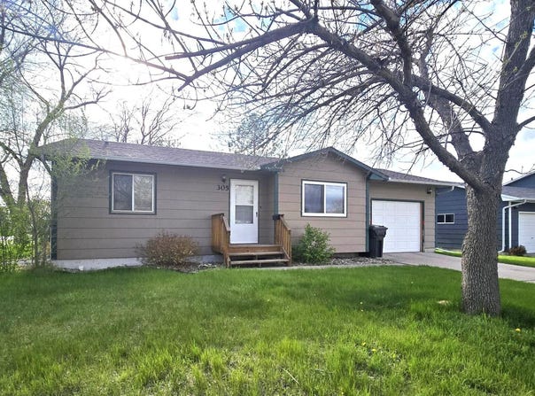 305 E 4th Ave, Miller, SD 57362