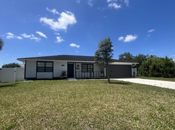 574 NW Marion Avenue, Port Saint Lucie, FL 34983
