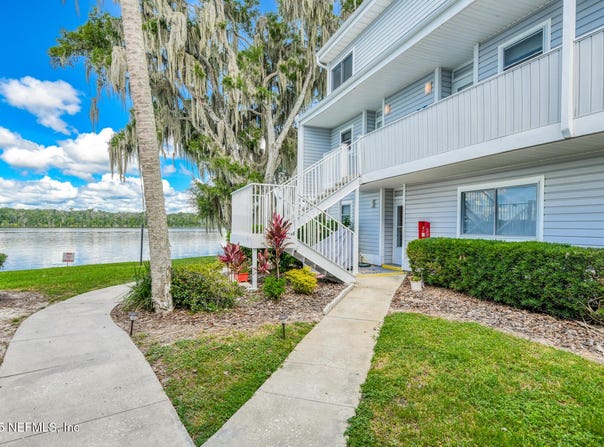222 RIVER BEND Place unit: Bldg C, Welaka, FL 32193