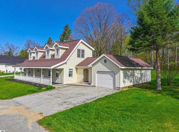 8377 Zosel Street, Onekama, MI 49675