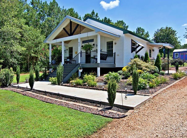 933 Dogwood Lane, Townville, SC 29689