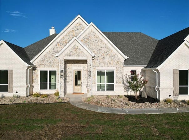 1038 Deer Island Court, Azle, TX 76020