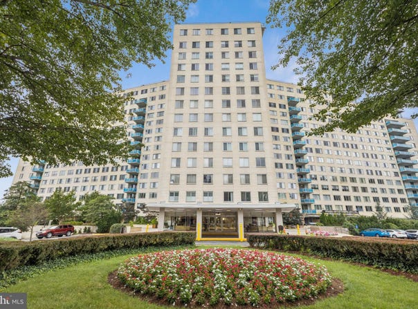 10500 ROCKVILLE PIKE, ROCKVILLE, MD 20852
