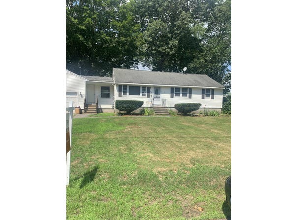 24 Radcliffe Drive, Hudson, NH 03051