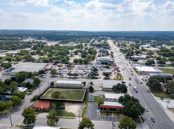 606 S Chestnut Street, Lampasas, TX 76550