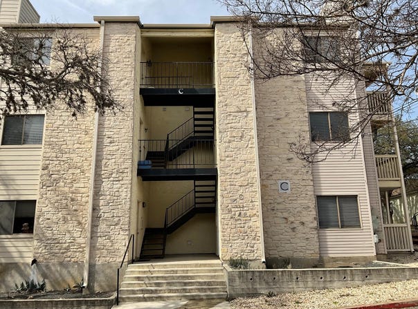 1013 Chestnut ST, San Marcos, TX 78666