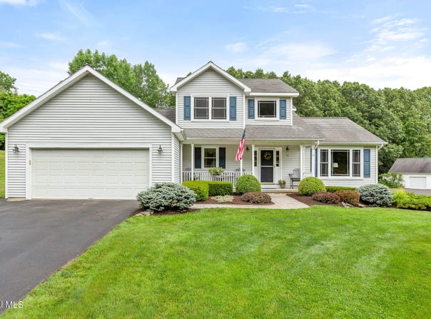79 Cameron Road, North Greenbush, NY 12198