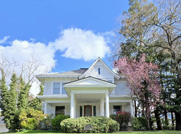 751 NW 4th Street, Grants Pass, OR 97526