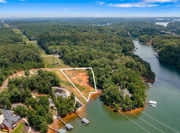 240 E Waters Edge Lane, West Union, SC 29696