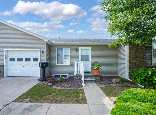 221 Superior Avenue, Marine, MI 48039