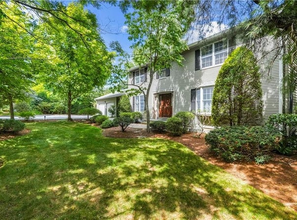61 Kimberly Lane, Cranston, RI 02921