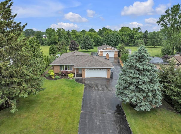 6524 Green Ridge Dr, Mount Pleasant, WI 53406