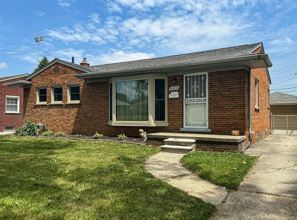 8900 Perrin Street, Livonia, MI 48150