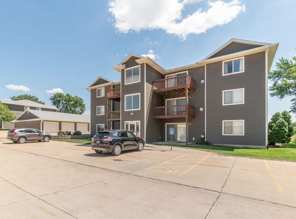 4712 Chadwick Road, Cedar Falls, IA 50613