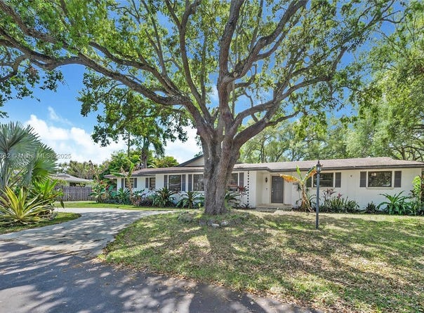 8320 SW 162nd St, Palmetto Bay, FL 33157