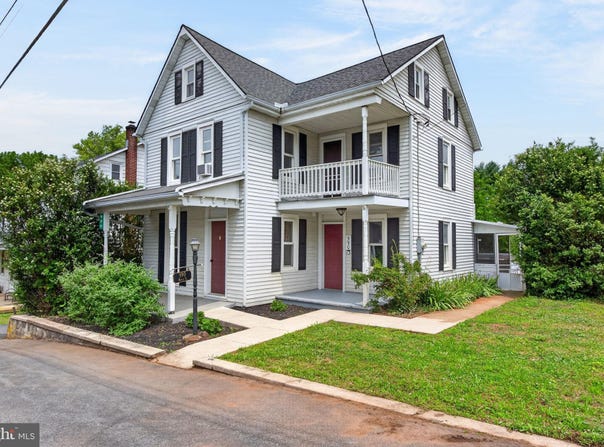 990 MAPLE Street, LITITZ, PA 17543