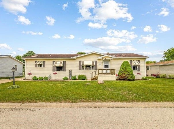 8686 Dutch Elm, ROSCOE, IL 61073