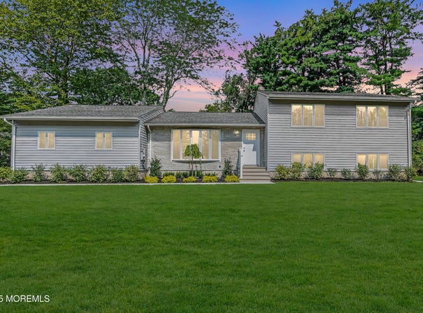 9 Timothy Lane, Tinton Falls, NJ 07724