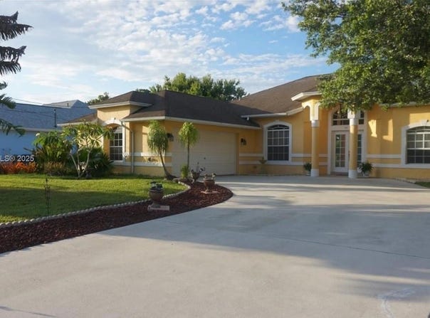 544 SE Nome Drive, Port Saint Lucie, FL 34984