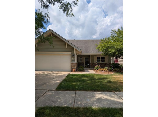 6298 Grosbeak Court, Hobart, IN 46342