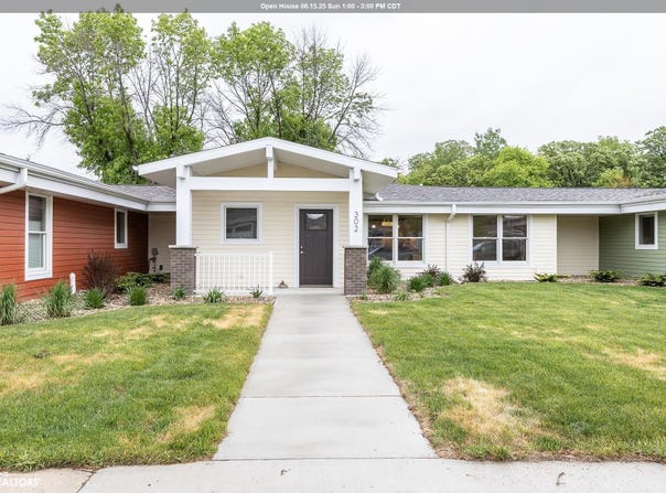 302 Oak Hill Ct, Clear Lake, IA 50428